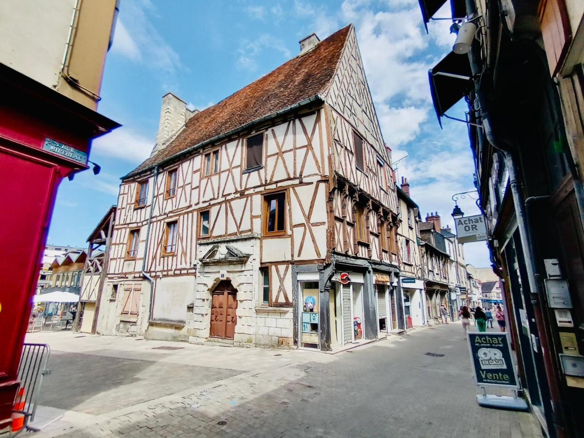 2 Pieces Totalement Renove Au Coeur De Bourges Apartment Екстериор снимка